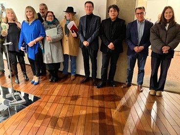 HERNANDO DE ORELLANA-PIZARRO, PRESIDENTE DE LA FUNDACIÓN DE LOS PIZZARRO, INAUGURA LAS EXPOSICIONES INDIVIDUALES DE LA ECUATORIANA PATRICIA LARREA Y LA ARGENTINA ADRIANA ZAPISEK.