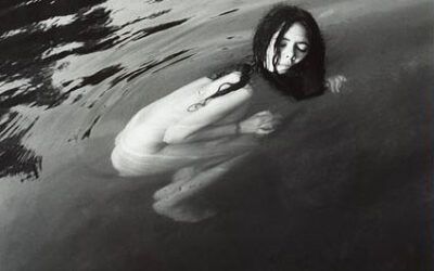 La fotografía que se revisa a sí misma, mientras habla del cuerpo, la identidad y la intimidad. «Tal vez un sueño» de Tuija Lindström